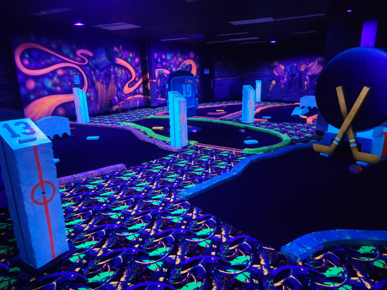 Forfait en duo pour un parcours de mini-golf fluo